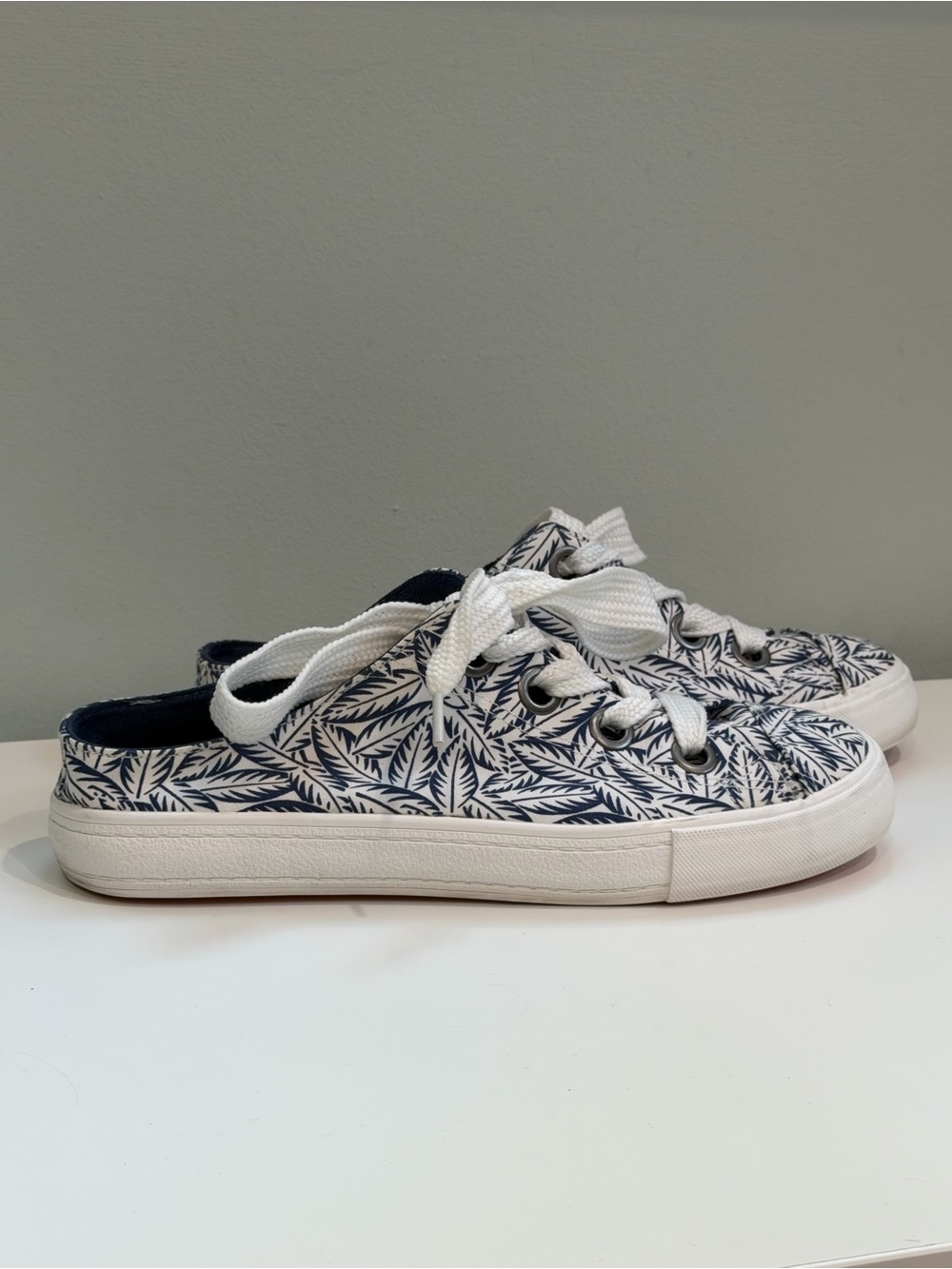 Rocket Dog Mule Sneakers Womens 8.5 Slip On Comfort Coastal Tropical Shoes